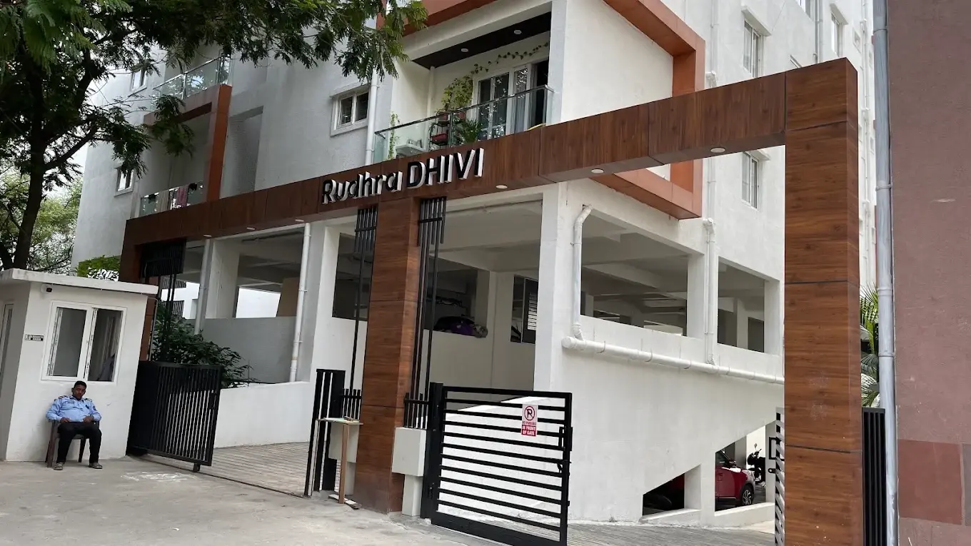 Rudhra Dhivi - Photo 6
